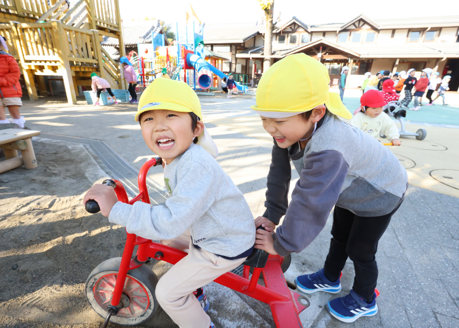 2人で三輪車