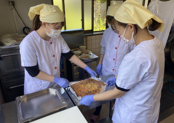 調理員または栄養士